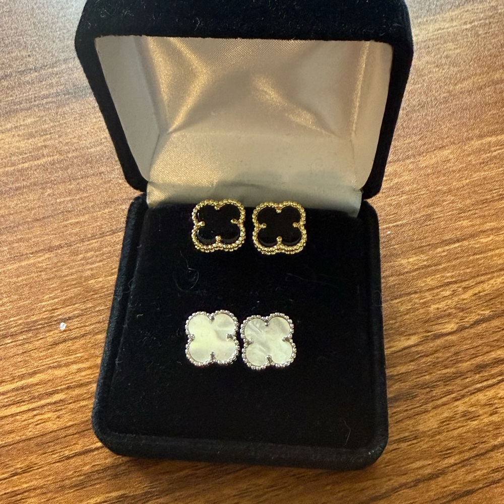 Elegant Gold and White Clover Earrings Set